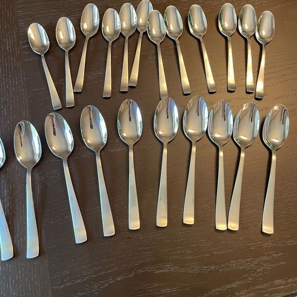 Mikasa 18/10 Stainless Steel Spoons Soup Spoons Regular Spoons - Picture 1 of 14